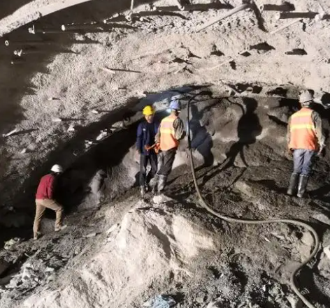 定西拱顶带模注浆料的施工流程及注意事项